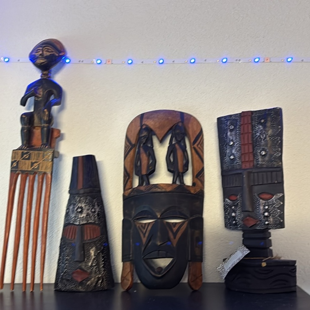 African statues